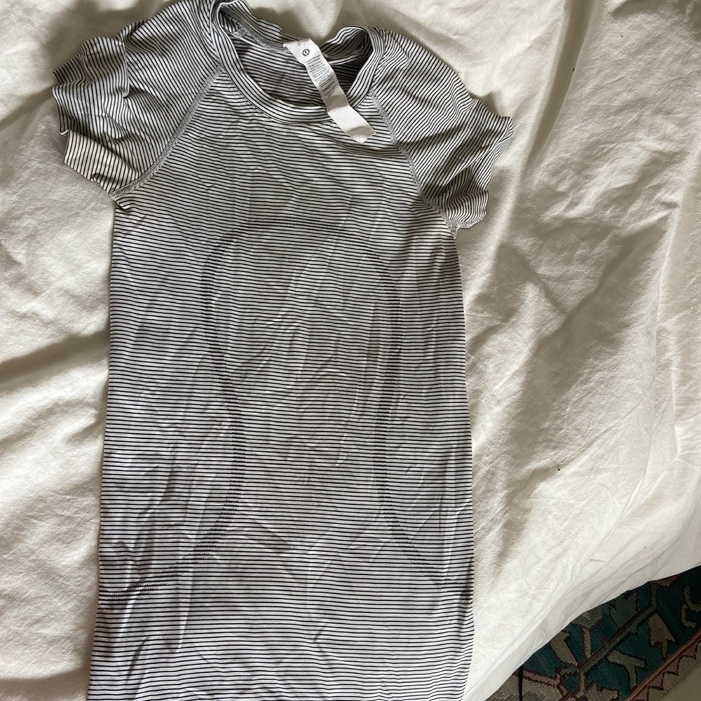 Lululemon swiftly tech striped size 0